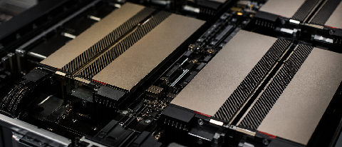 昇腾910C集群微调实录：显存、算子与通信排坑 cover image