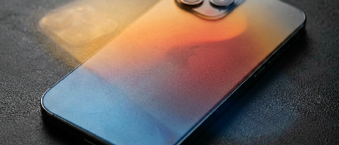 Close-up of a smartphone back panel showing heat distribution